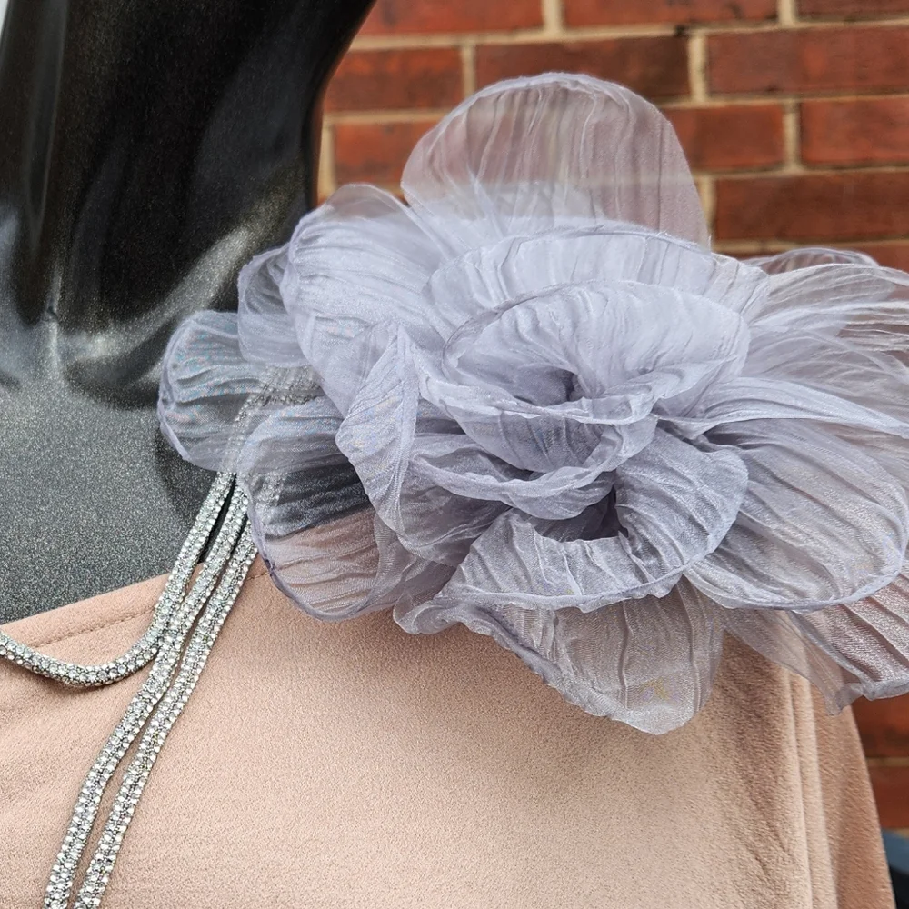 Bold Silver Flower Brooch Pin Clip - Picture 6 of 17
